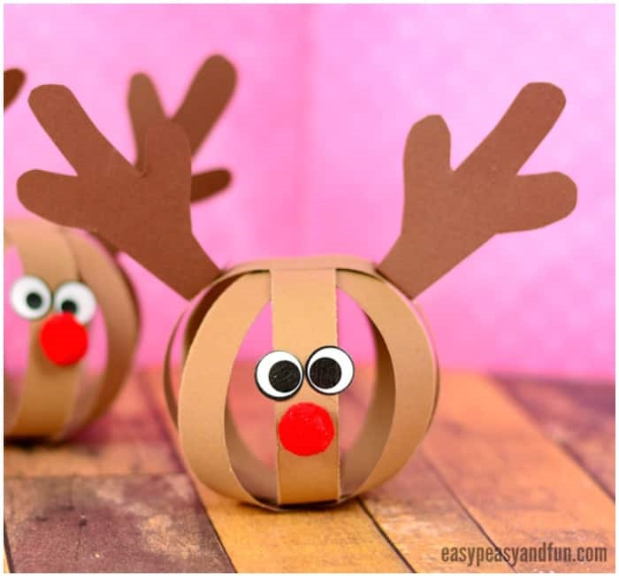 Christmas Paper Ball Reindeers from Easy Peasy and Fun