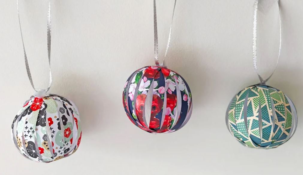 Paper Strip Baubles from Brisbane Kids